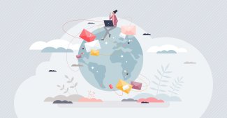 una ragazza è seduta sul globo terrestre, comunica con tutti