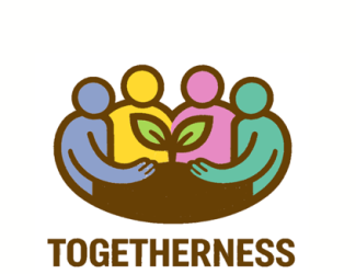 Logo con quattro figure stilizzate di diversi colori che si uniscono per proteggere una piantina che nasce dalla terra, accompagnato dalla scritta 'TOGETHERNESS'